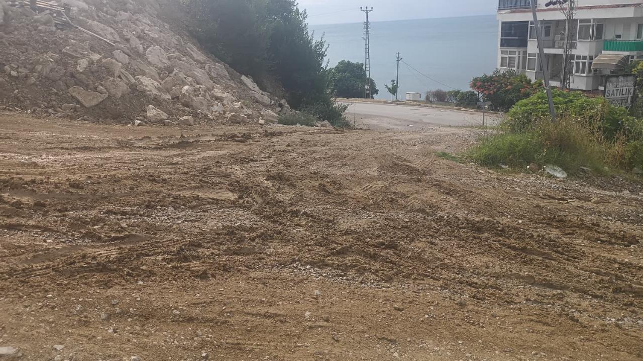 Mobil Plajı'ndaki Bozuk Yol Vatandaşları Mağdur Ediyor